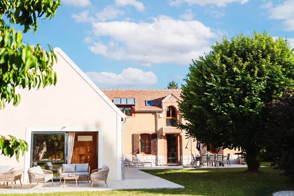 Le Cottage, ancien corps de ferme rénové, et son jardin clos.